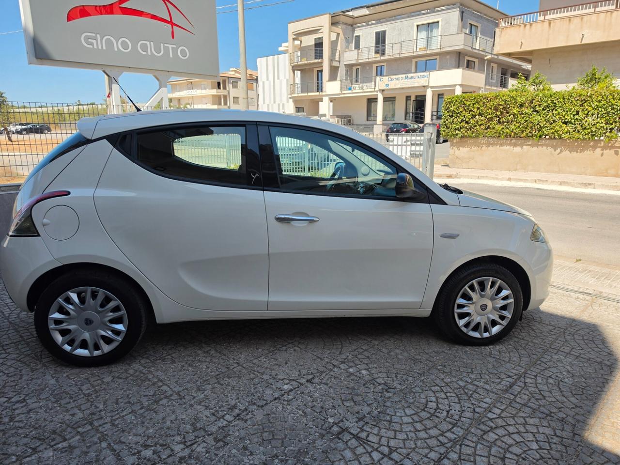 Lancia Ypsilon 1.2 69 CV 5 porte S&S Silver