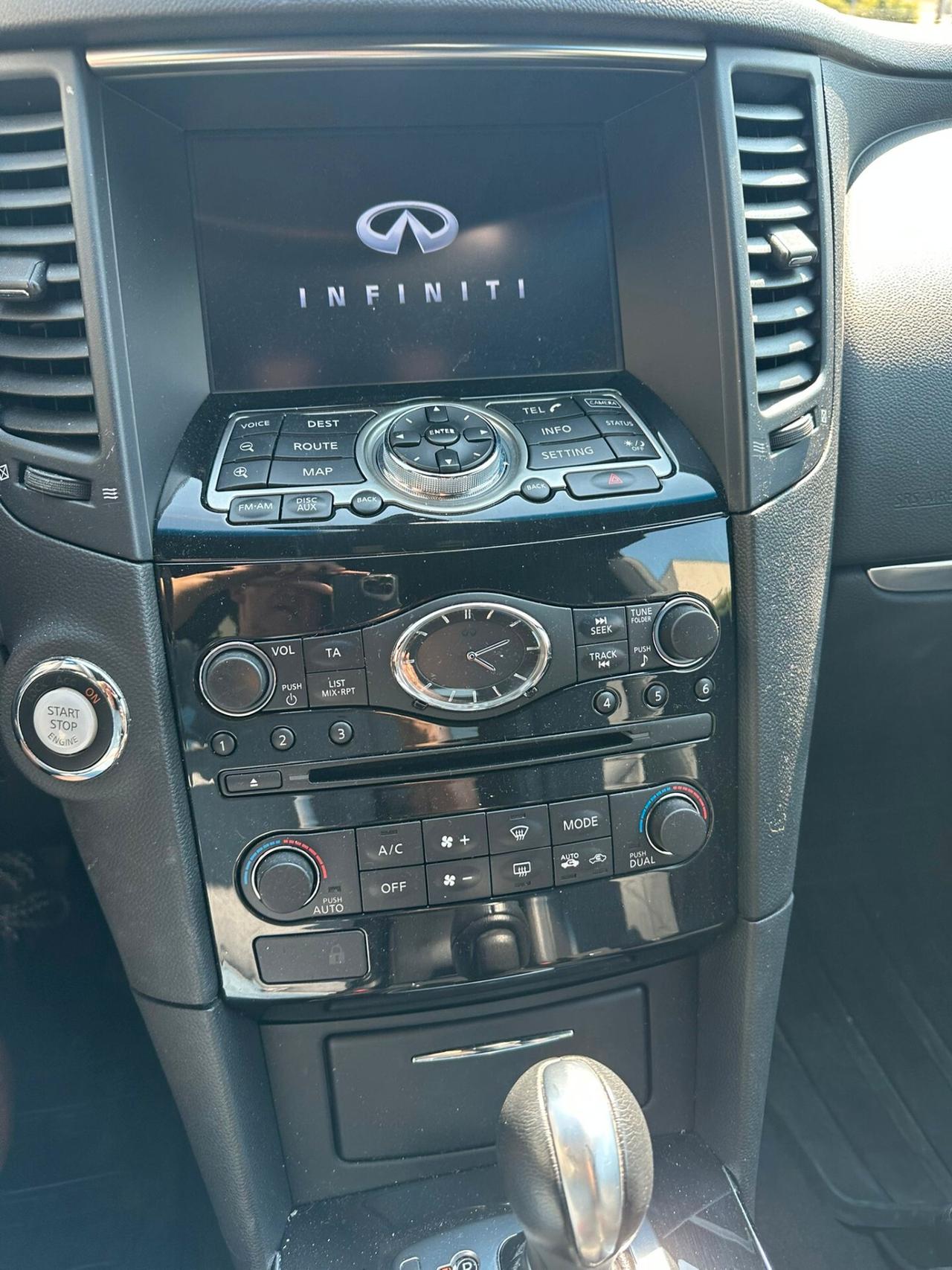 Infiniti QX70 3.0 diesel V6 AT GT Premium