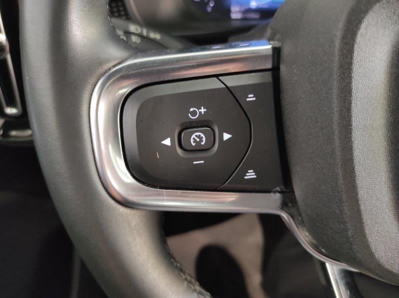 VOLVO XC40 (2017-->) - XC40 B4 AWD automatico Ultimate Dark