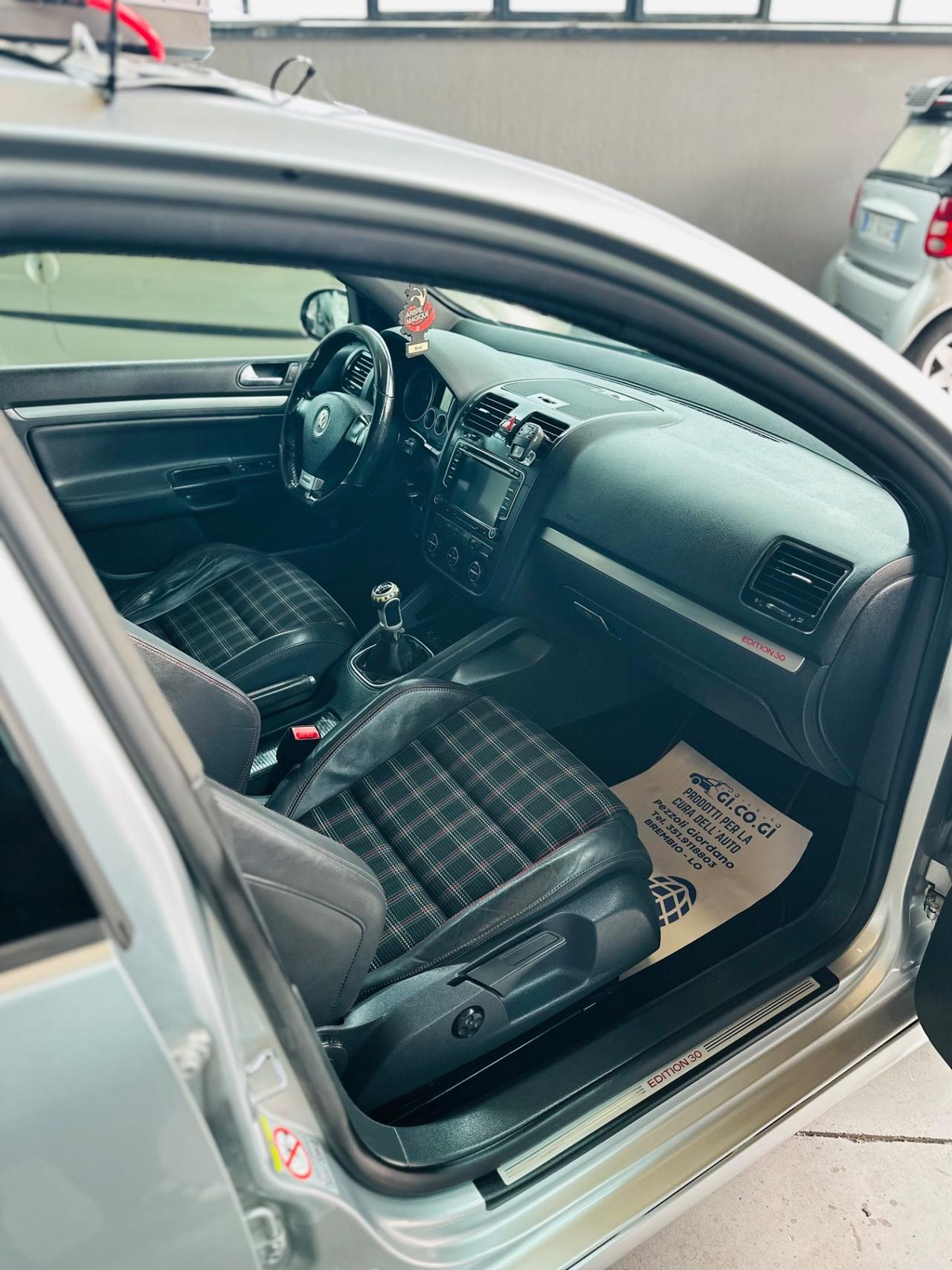 Volkswagen Golf GTI edition 30