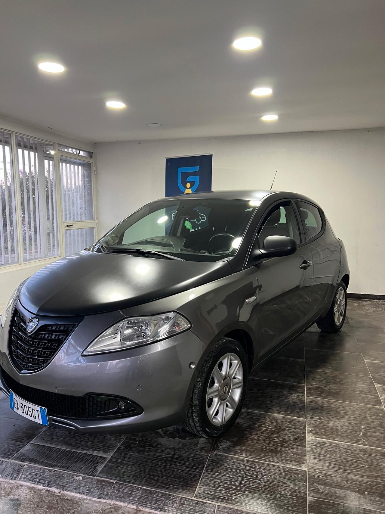 Lancia Ypsilon 1.3 MJT 16V 95 CV 5 porte S&S S Momodesign
