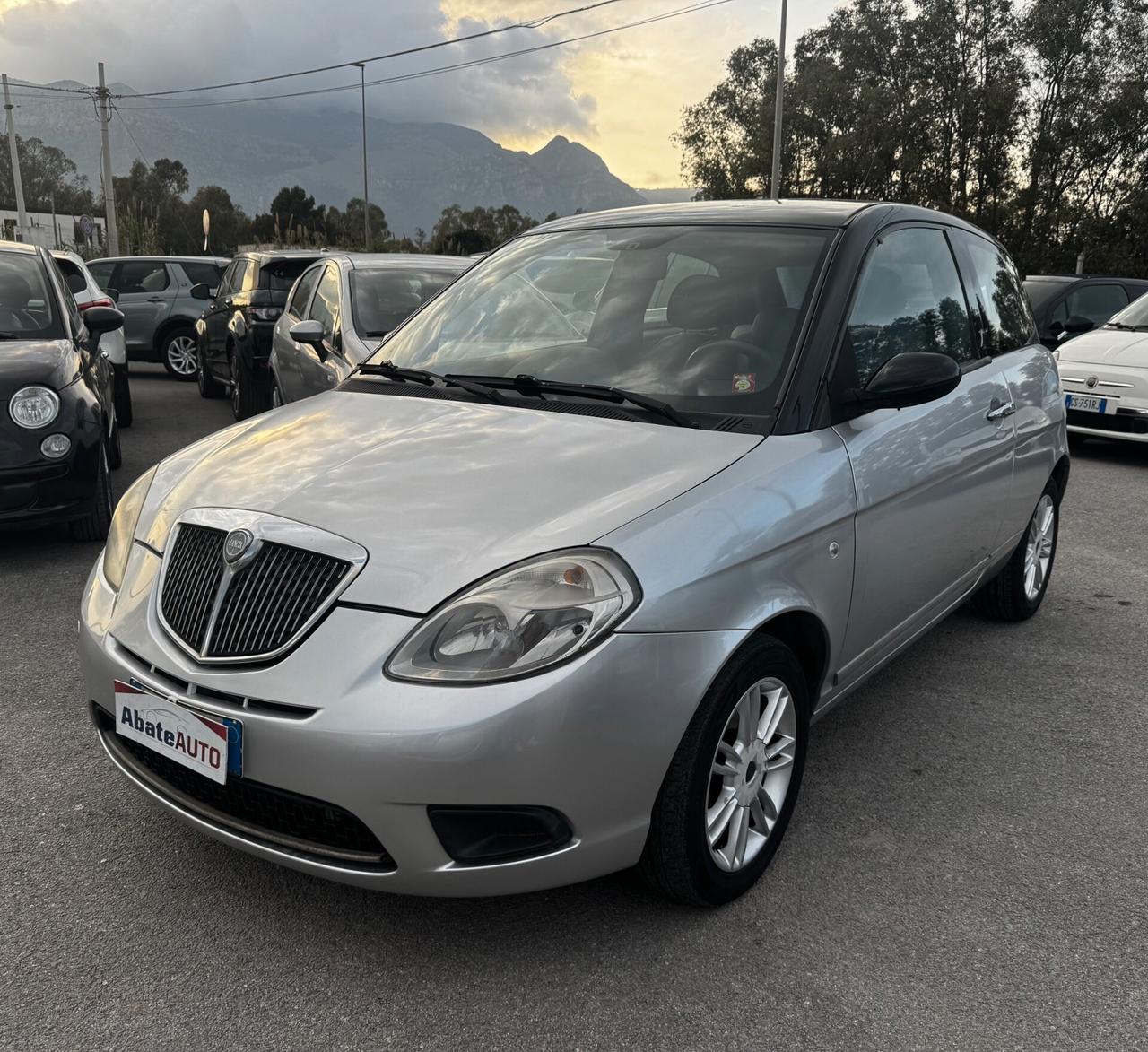 Lancia Ypsilon 1.3 MJT 75 CV Oro