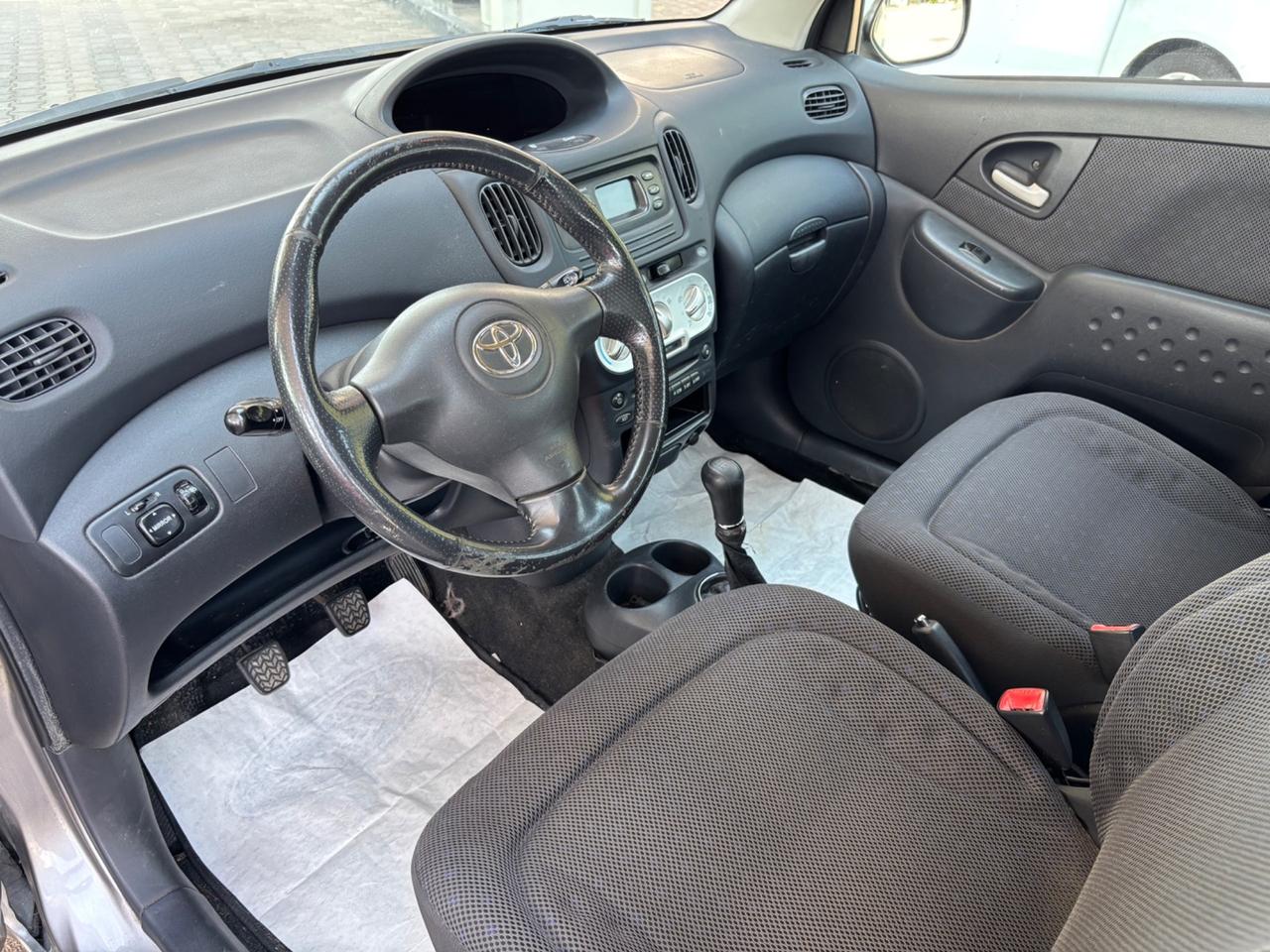 Toyota Yaris Verso 1.3i 16V cat Luna '03