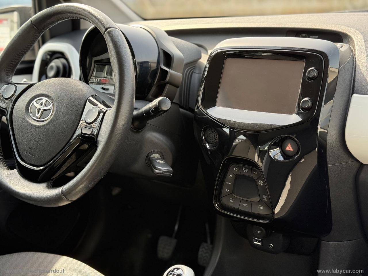 TOYOTA Aygo 1.0 VVT-i 69 CV 5p. x-wave