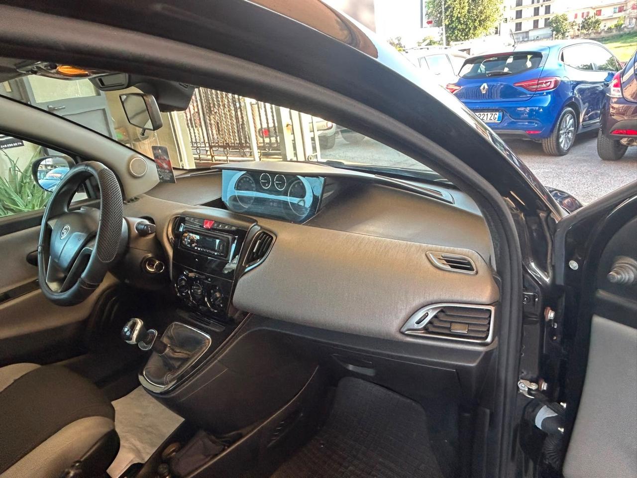 Lancia Ypsilon 1.2 69 CV 5 porte GPL Ecochic Silver