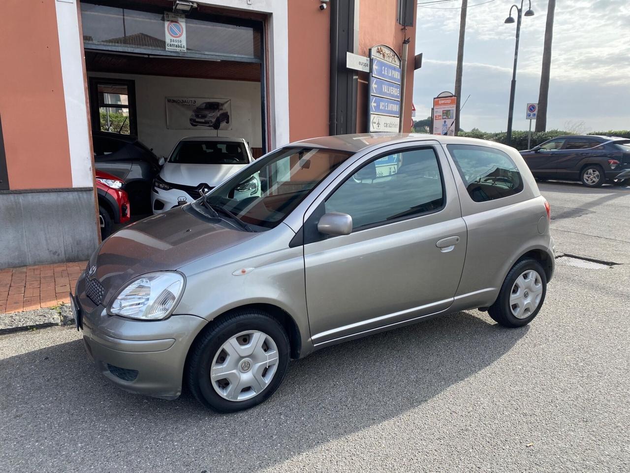 Toyota Yaris 1.0i 16V cat 3 porte Sol