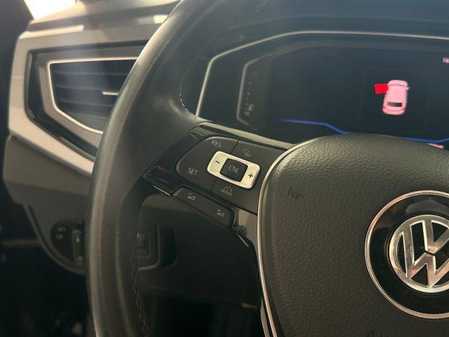 VOLKSWAGEN Polo VI 1.0 R-LINE