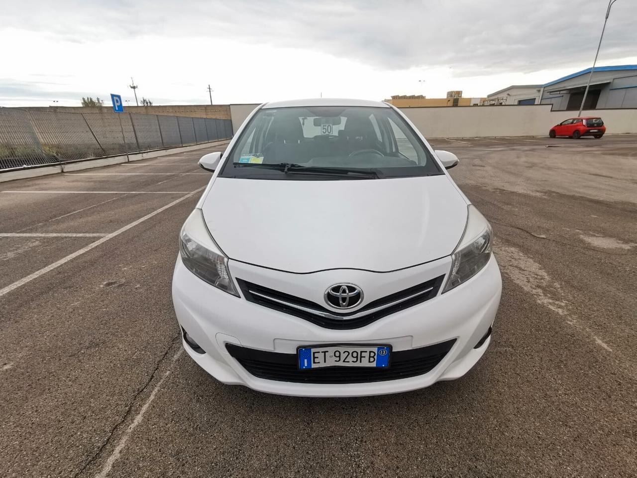 Toyota Yaris 1.4 D-4D 5P. Lounge - 2013