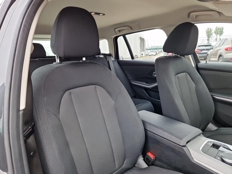 BMW 318 48V Business Advantage Touring auto