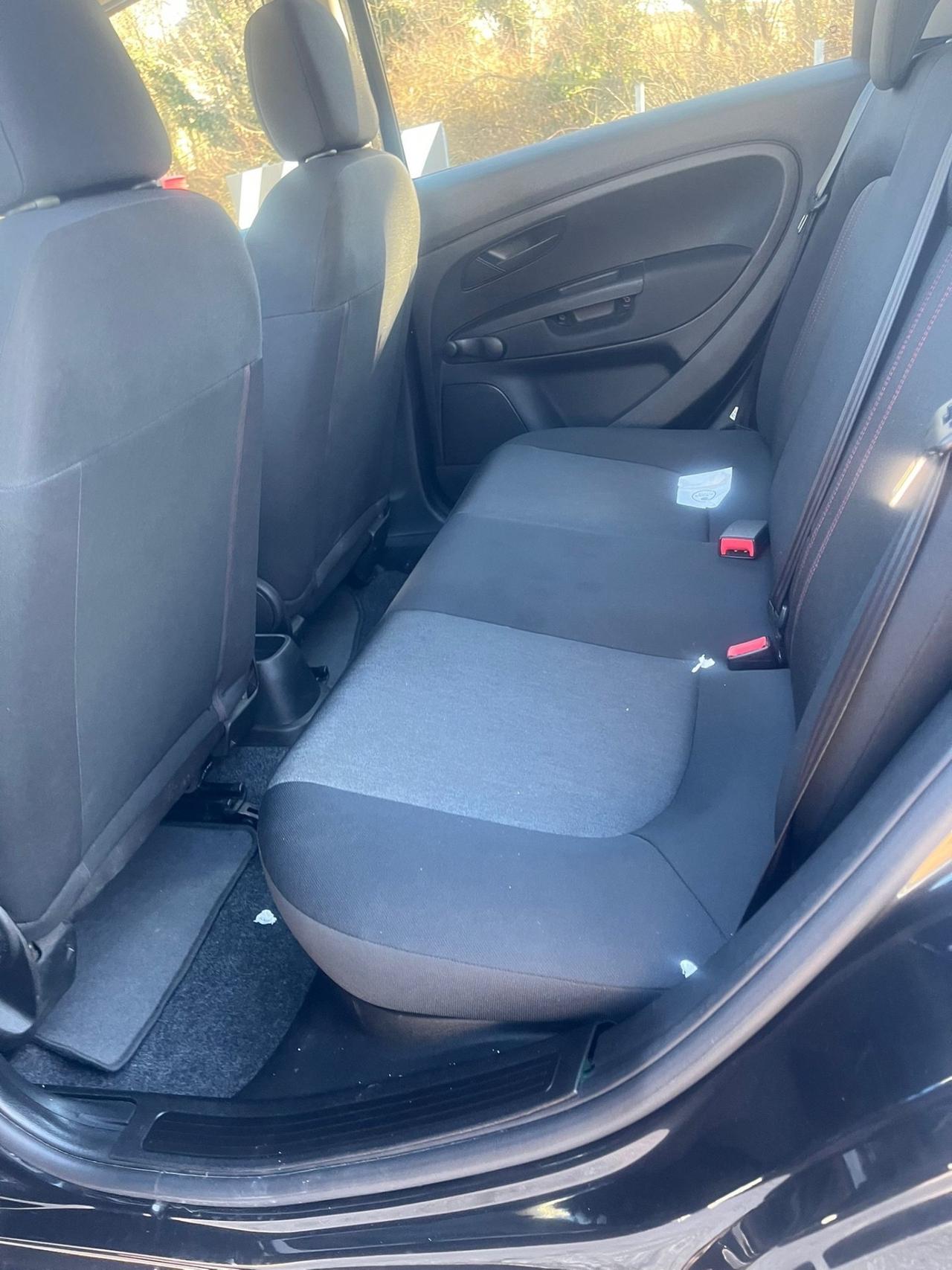 Fiat Punto 1.3 MJT 5 porte anno 2014 per neo pat