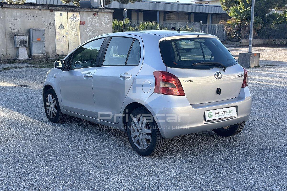 TOYOTA Yaris 1.0 5 porte