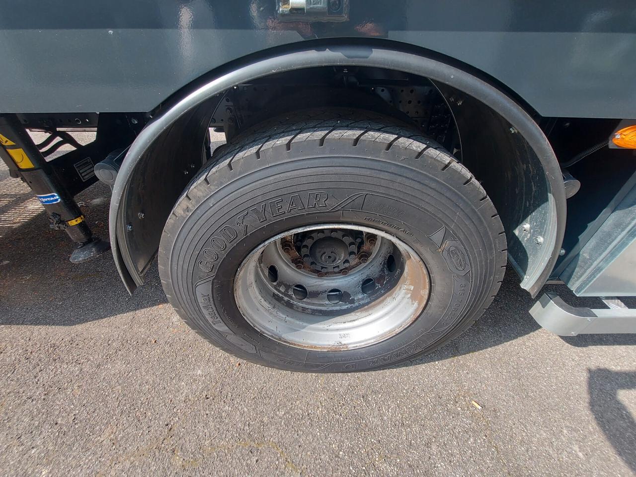 IVECO STRALIS AD190S31FP-CM PIANALE CON RAMPE E VERICELLO DI NUOVA COSTRUZIONE