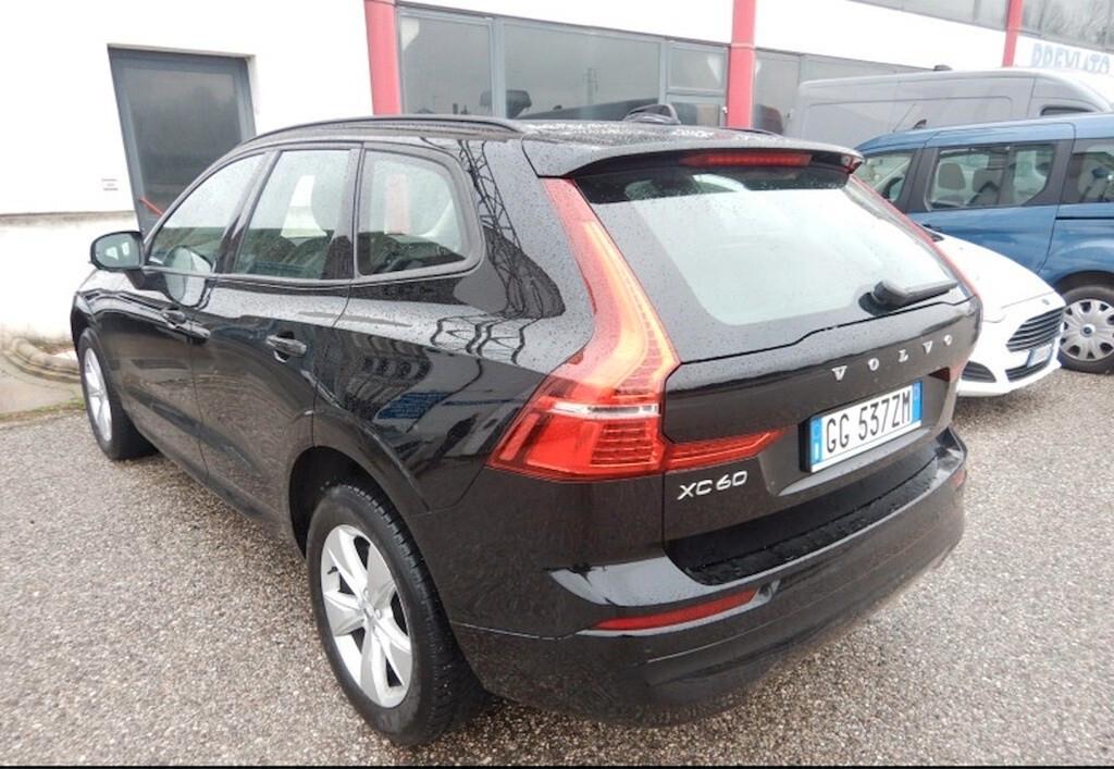 VOLVO XC60 2.0D 197CV B4 (D) GEARTRONIC MOMENTUM ( FARI LED - COCKPIT - NAVI - SENSORI POST. - CERCHI 18 )