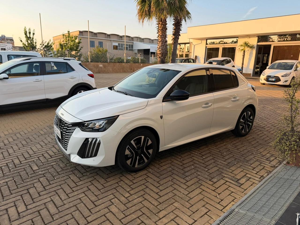 Peugeot 208 ALLURE Hybrid 100 E - DCS6