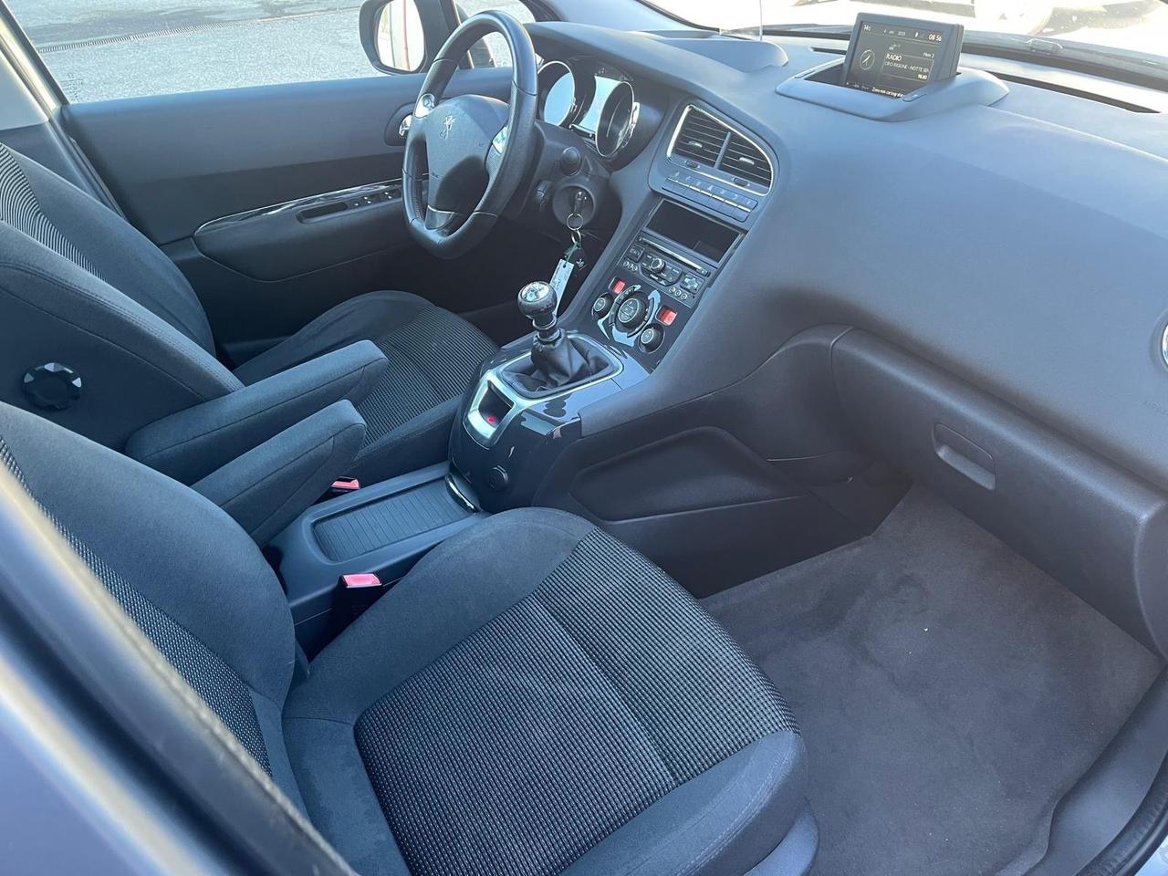 Peugeot 5008-2.0 hdi-7 P- allure-2016