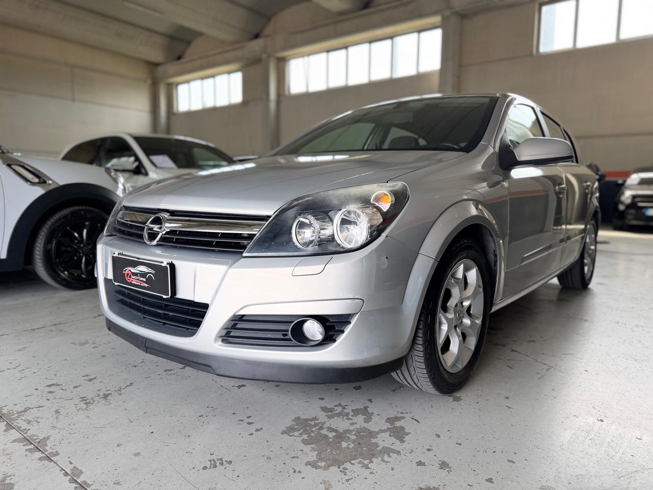 Opel Astra 1.6 16V Twinport 5 porte Cosmo GANCIO TRAINO