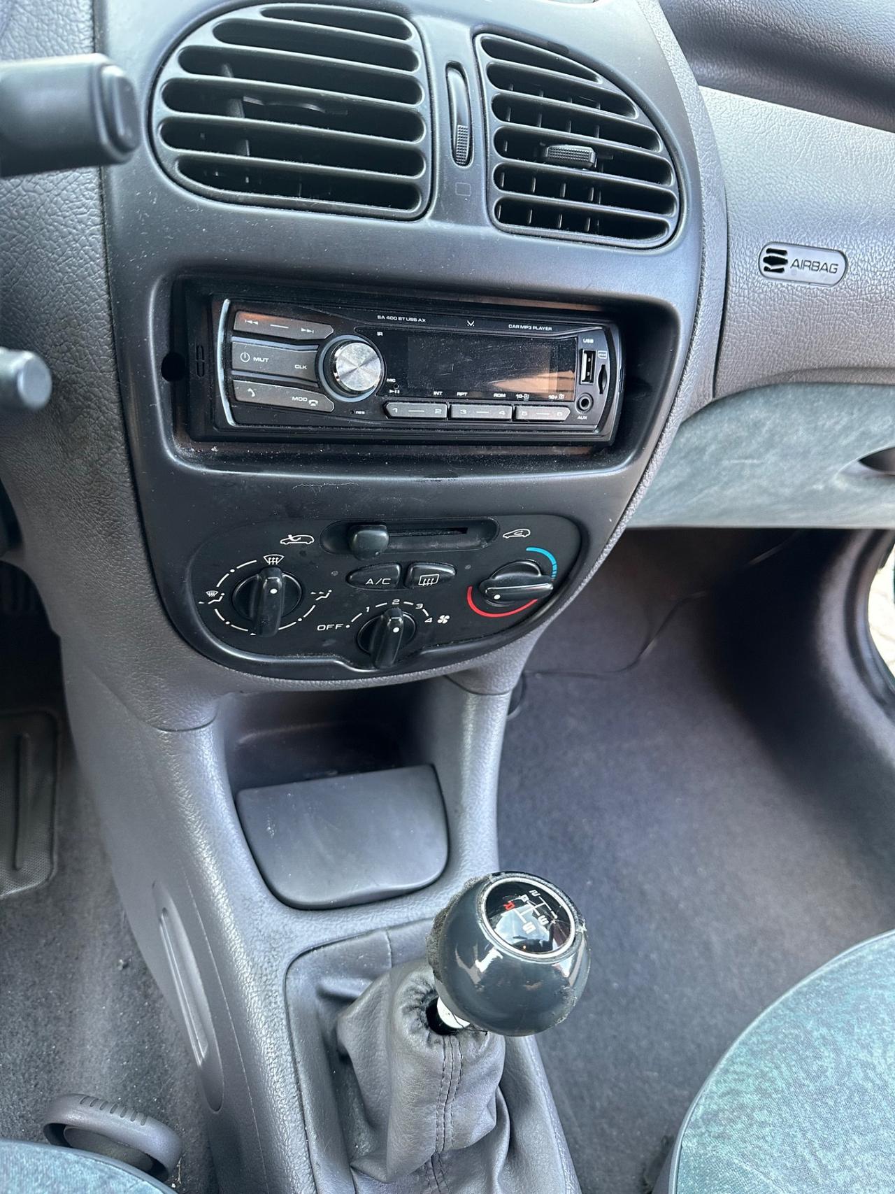 Peugeot 206 1.1 3p. XR