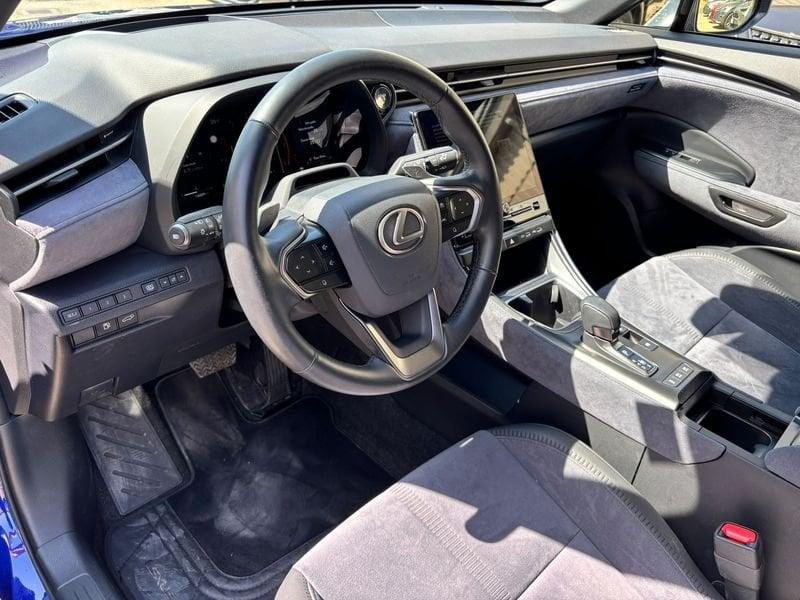 Lexus LBX Cool 2WD