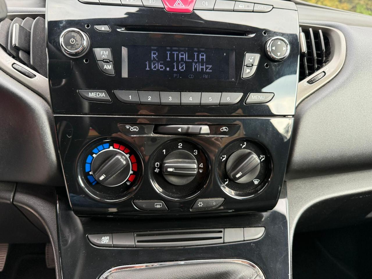 Lancia Ypsilon 1.2 69 CV 5 porte Gold NEOPATENTATI