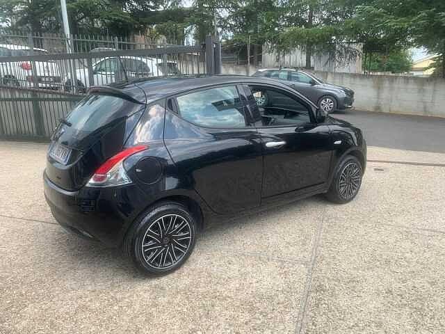 Lancia Ypsilon Gold Hybrid 1.0 FireFly