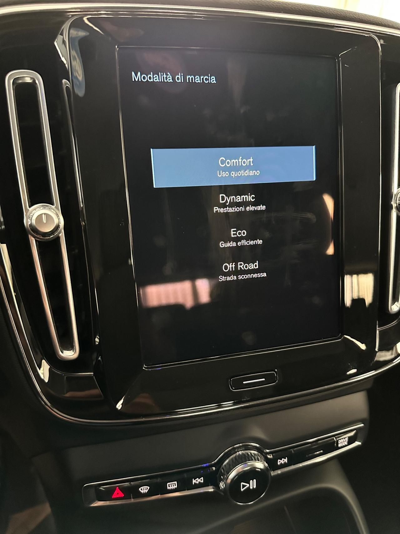 Volvo XC40 T3 Geartronic Momentum Core -km Certificati
