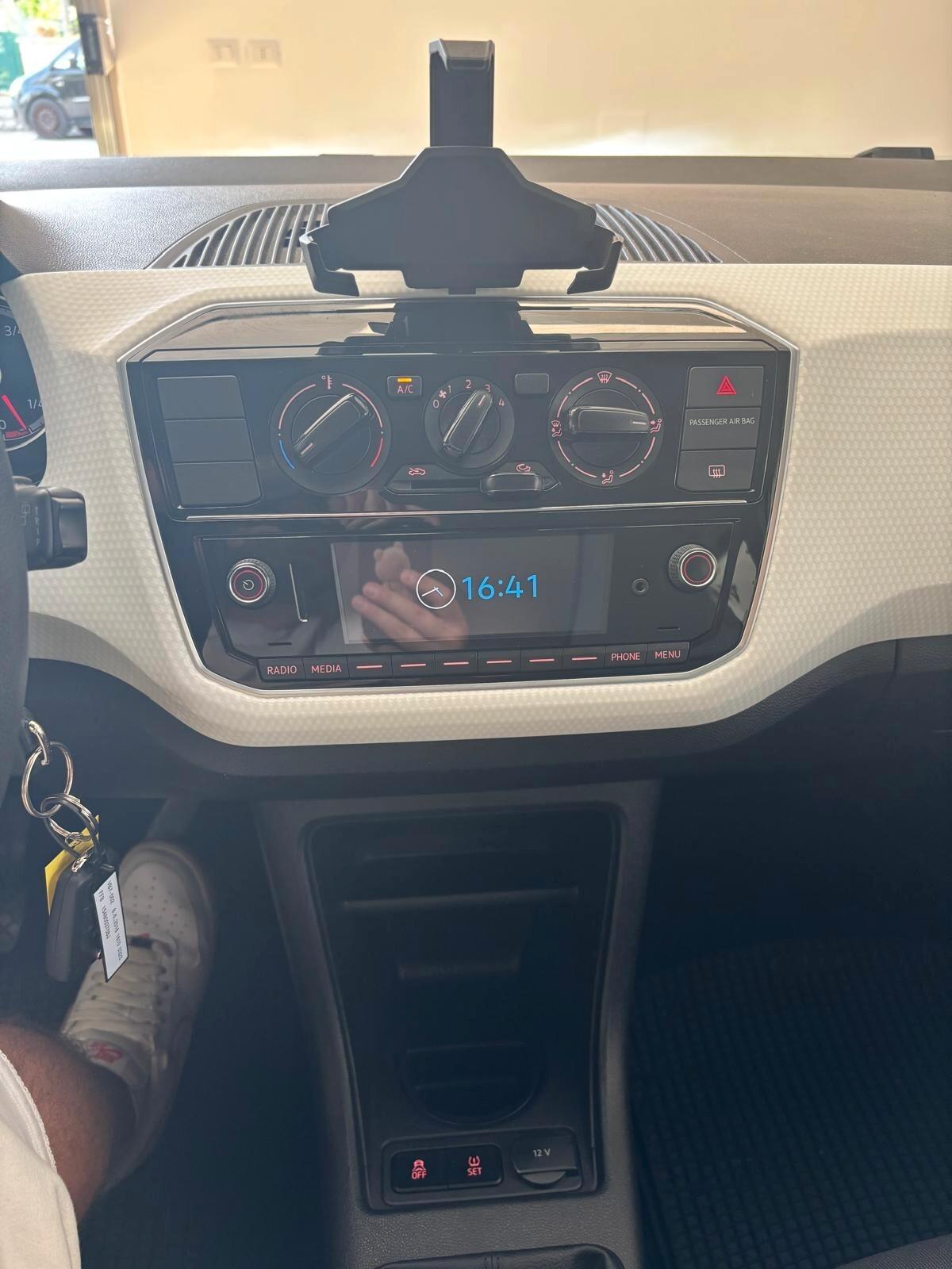 VOLKSWAGEN UP ANNO 2018 BZ 1.0 ADATTA NEOPATENTATI KM 100 MILA