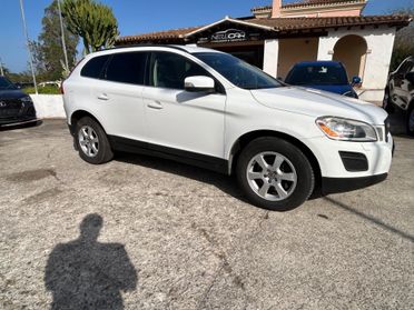 Volvo XC 60 XC60 D5 AWD Geartronic Momentum