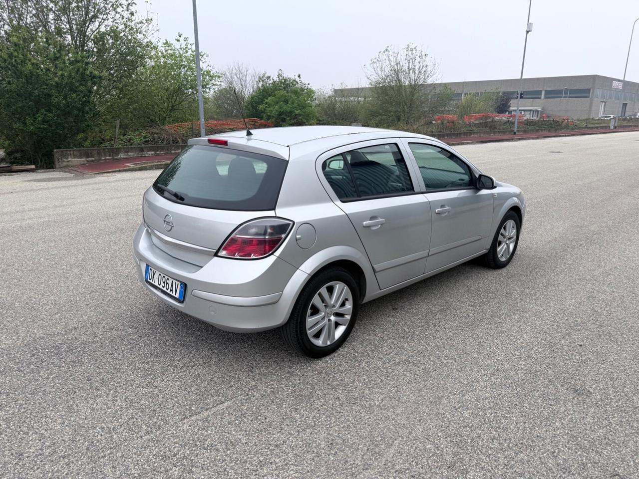 Opel Astra 1.4 16V Twinport 5 porte Enjoy