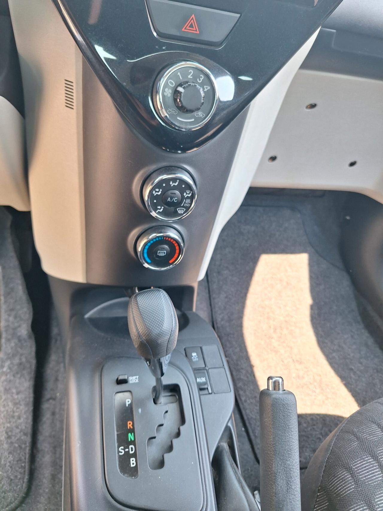 Toyota iQ 1.0 CVT Trend CAMBIO AUTOMATICO