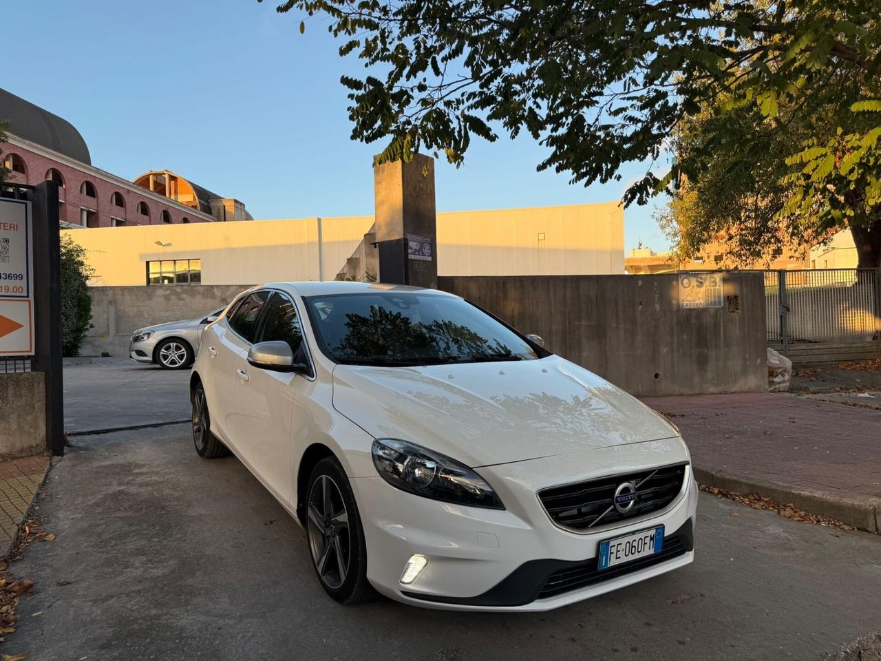 Volvo V40 D2 R-DESIGN