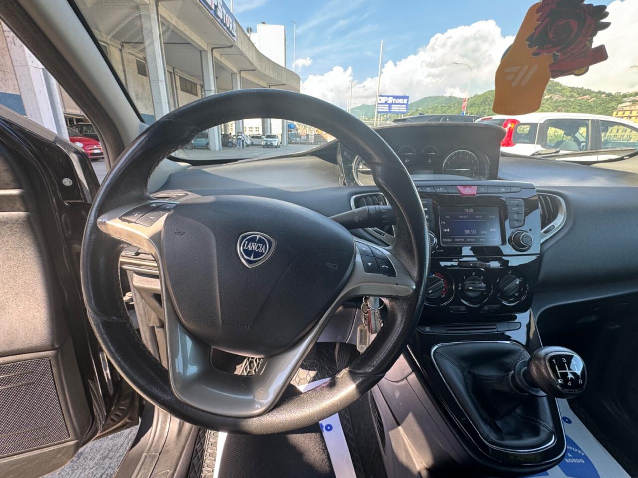 Lancia Ypsilon 1.2 69 CV 5 porte Platinum 2016