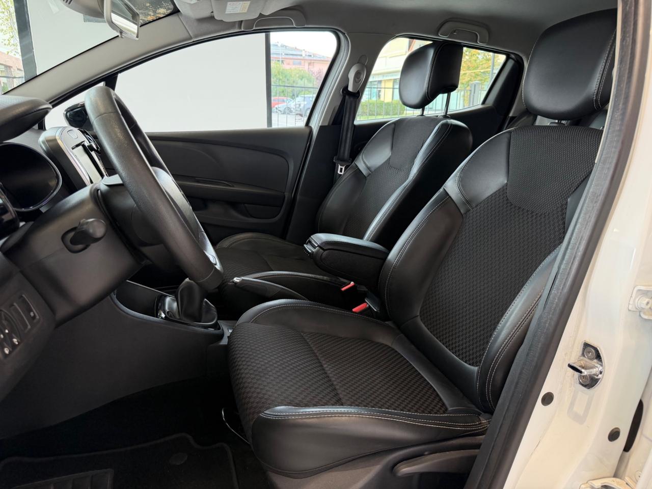Renault Clio TCe 12V 90 CV 5 porte Moschino Intens