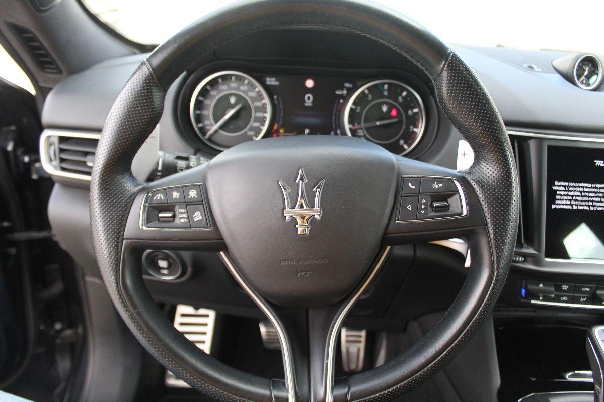 MASERATI - Levante