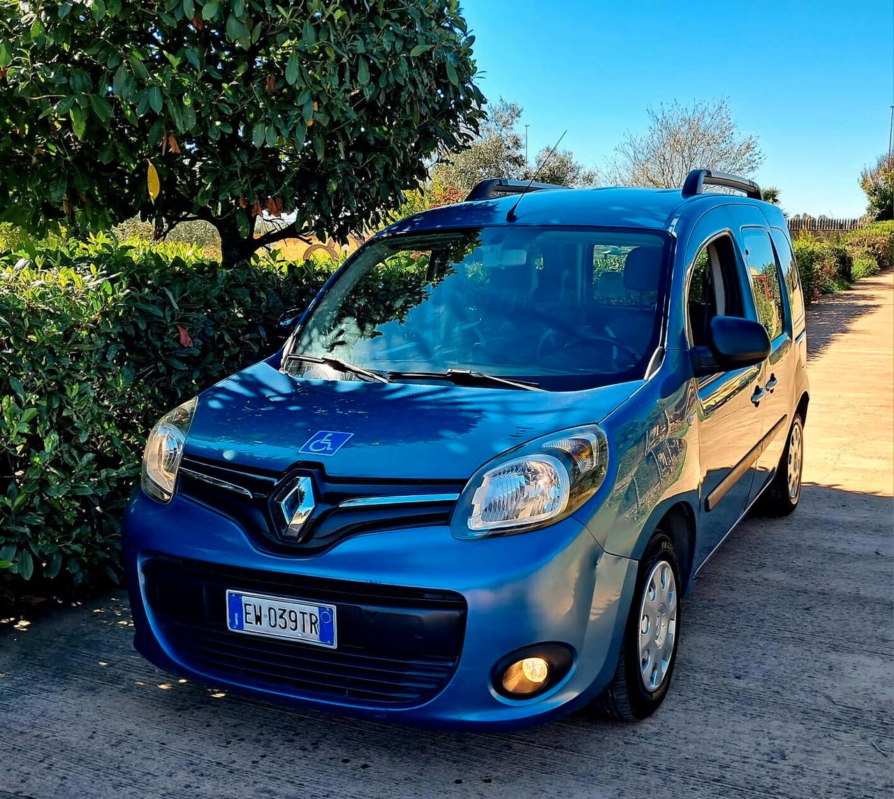 Renault Kangoo TRASPORTO DISABILI PIANALE RIBASSATO