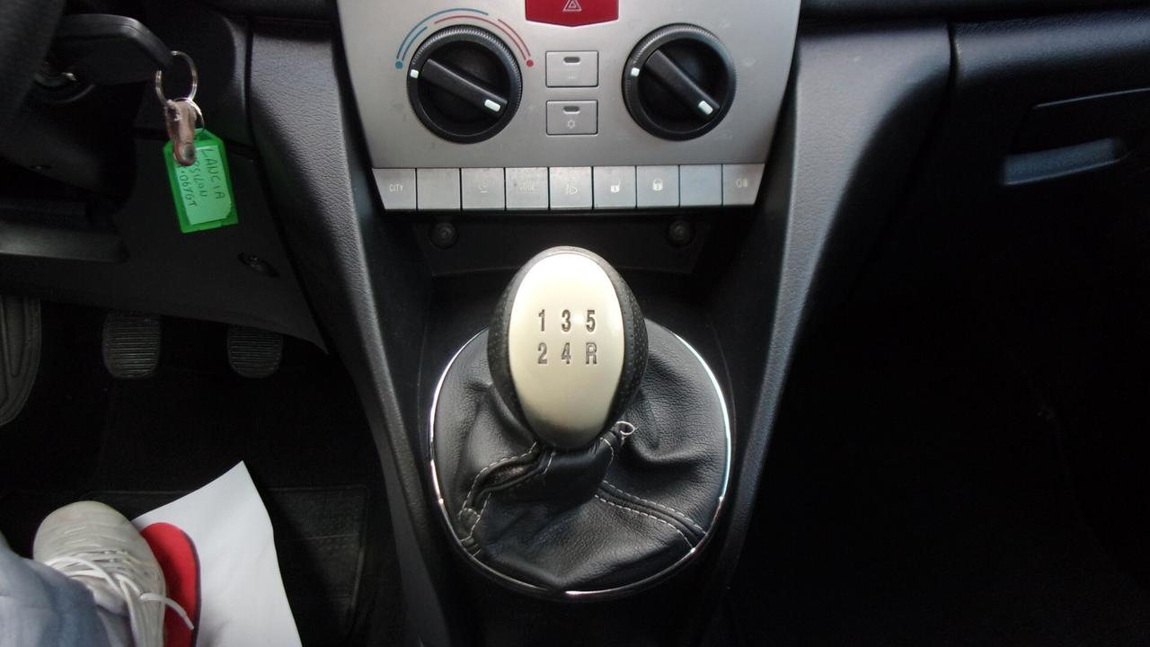 Lancia Ypsilon 1.3 MJT 90 CV Platino