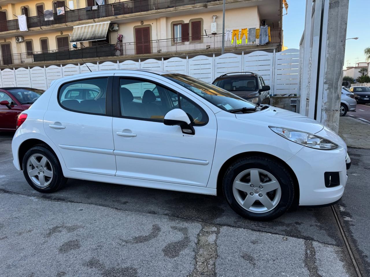 Peugeot 207 1.4 DIESEL 70CV Energie 2011