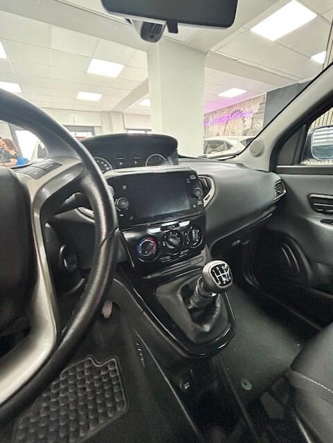 Lancia Ypsilon 1.0 FireFly 5 porte S&S Hybrid Gold