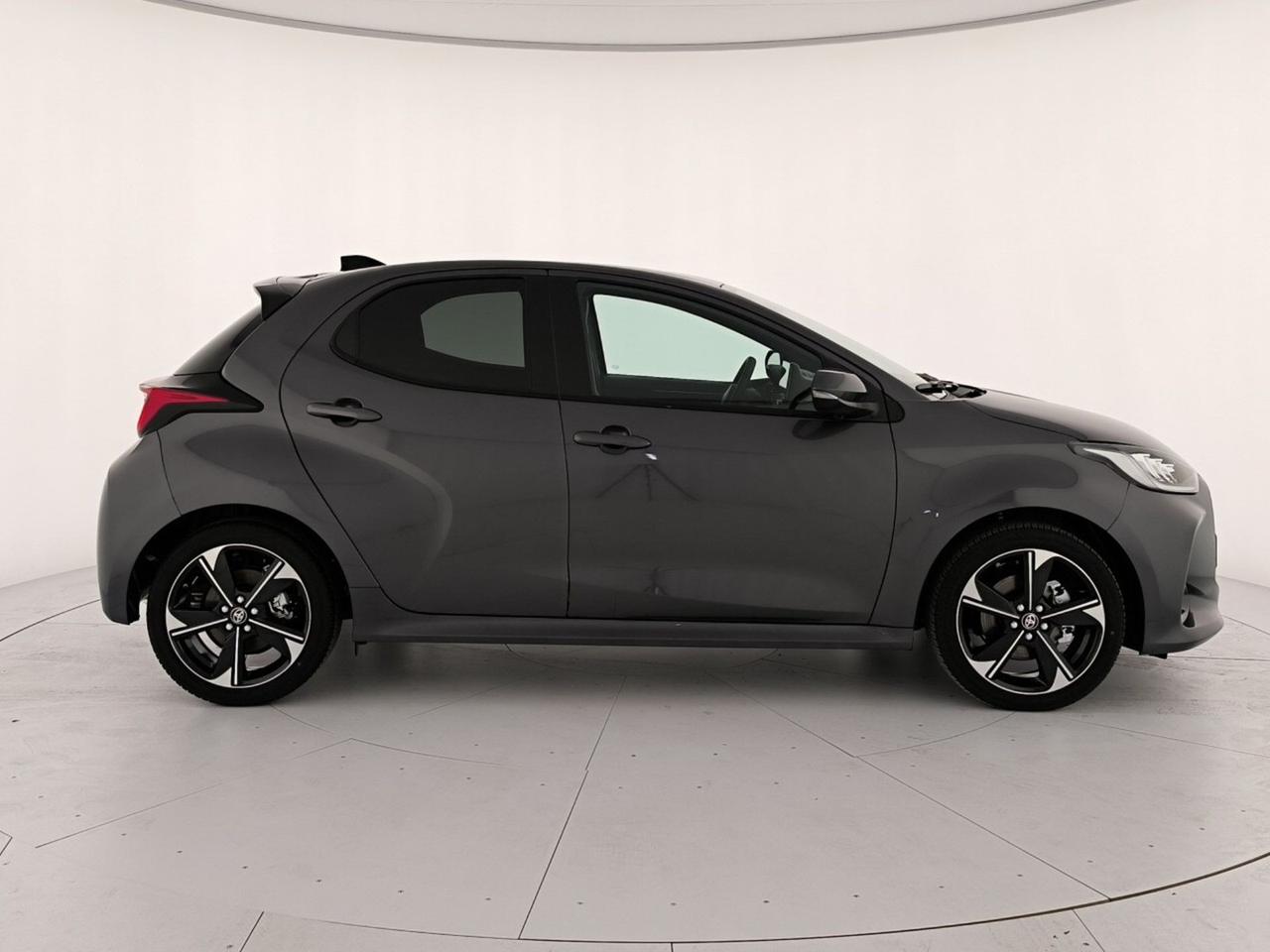 Toyota Yaris 1.5h 130 lounge