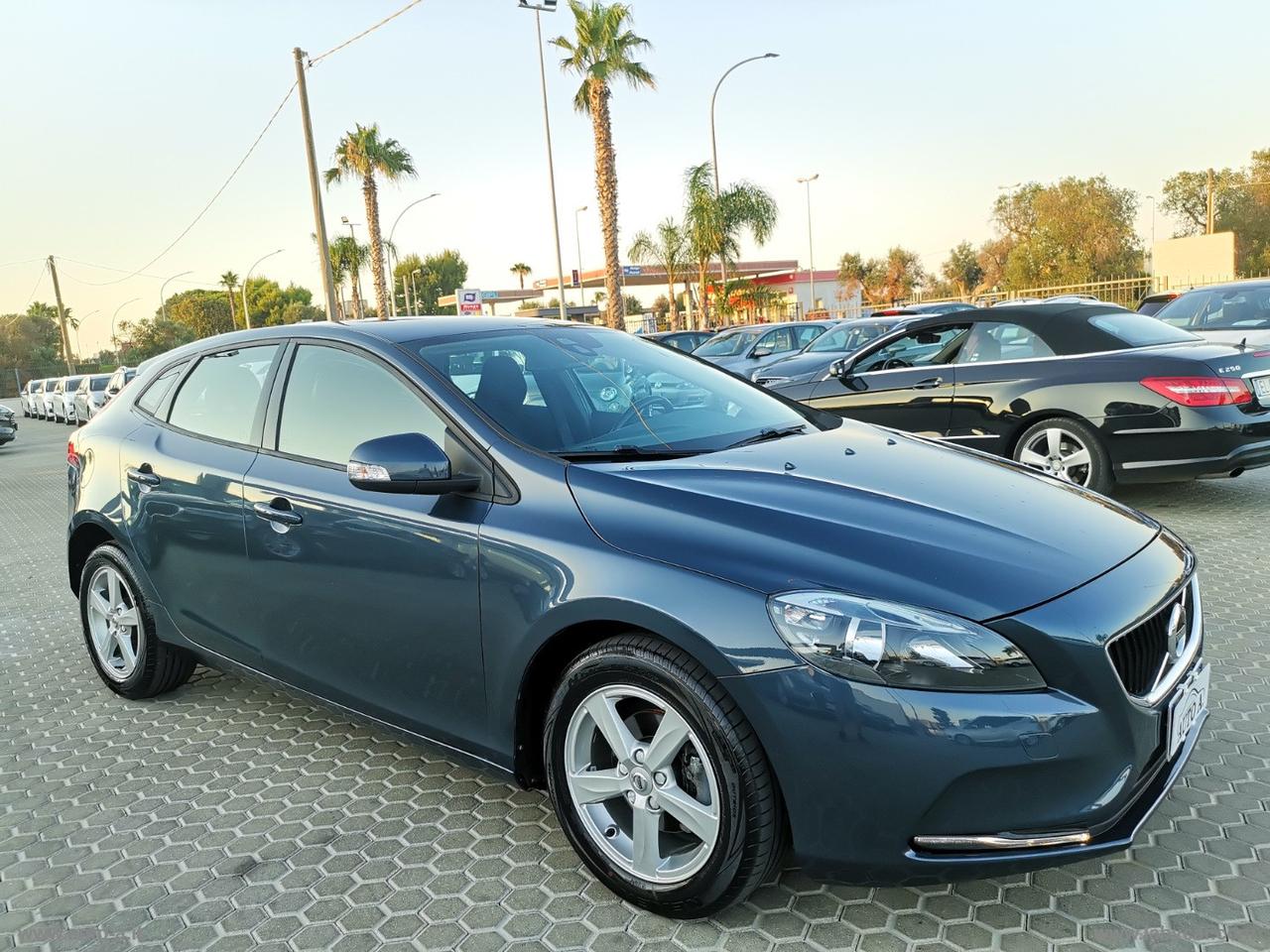 VOLVO V40 D2 Kinetic