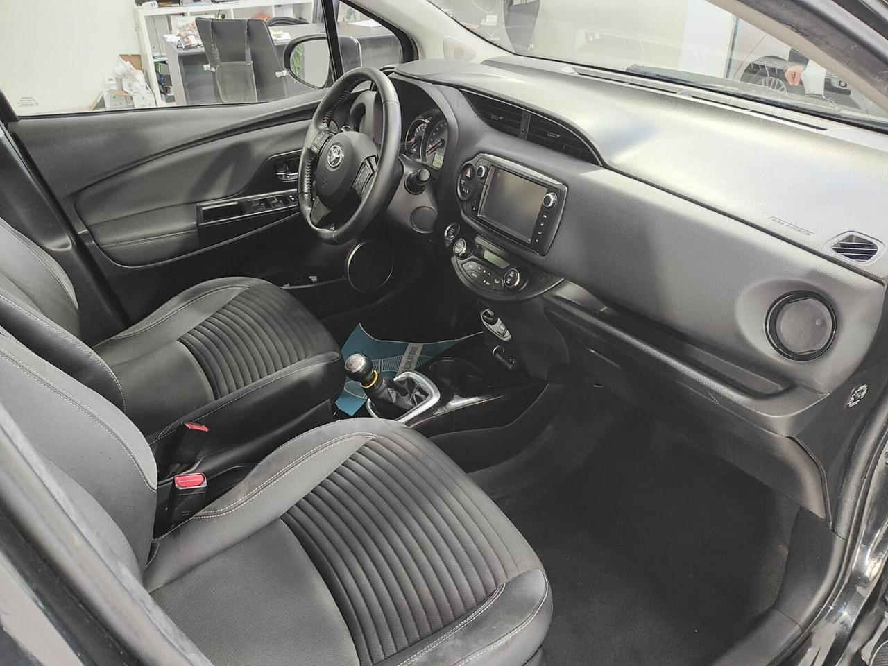 Toyota Yaris 1.0 5 porte Lounge full