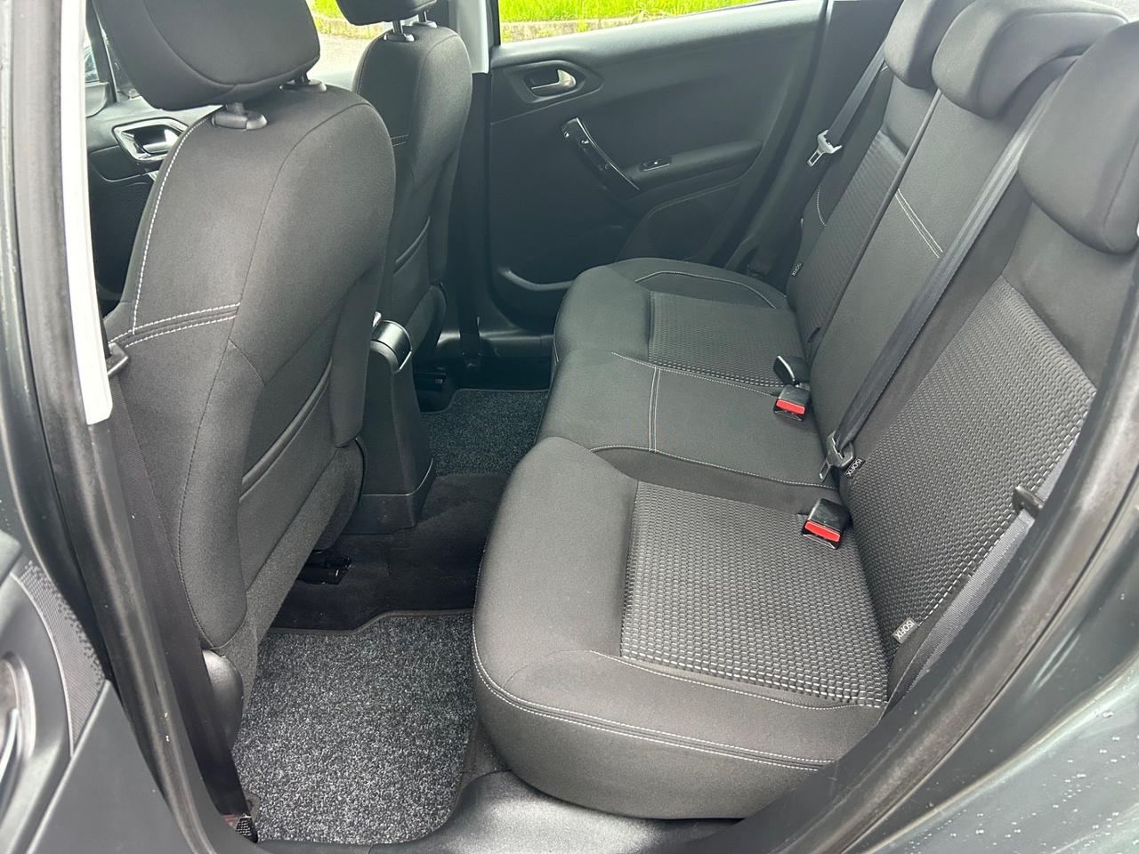 Peugeot 208 PureTech 82 5 porte Allure*Solo 82000 Km *