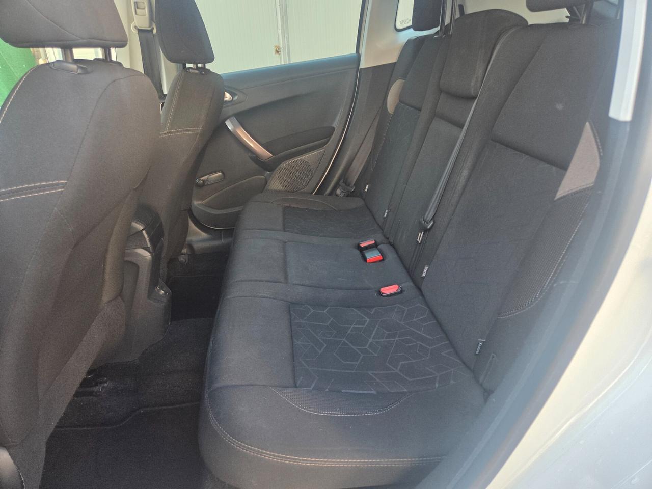 Peugeot 2008 1.4 HDi 68CV Allure