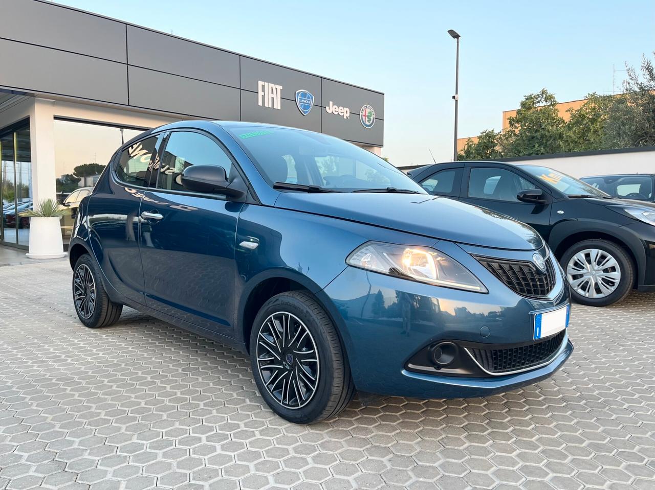 Lancia Ypsilon 1.0 FireFly 5 porte S&S Hybrid Oro