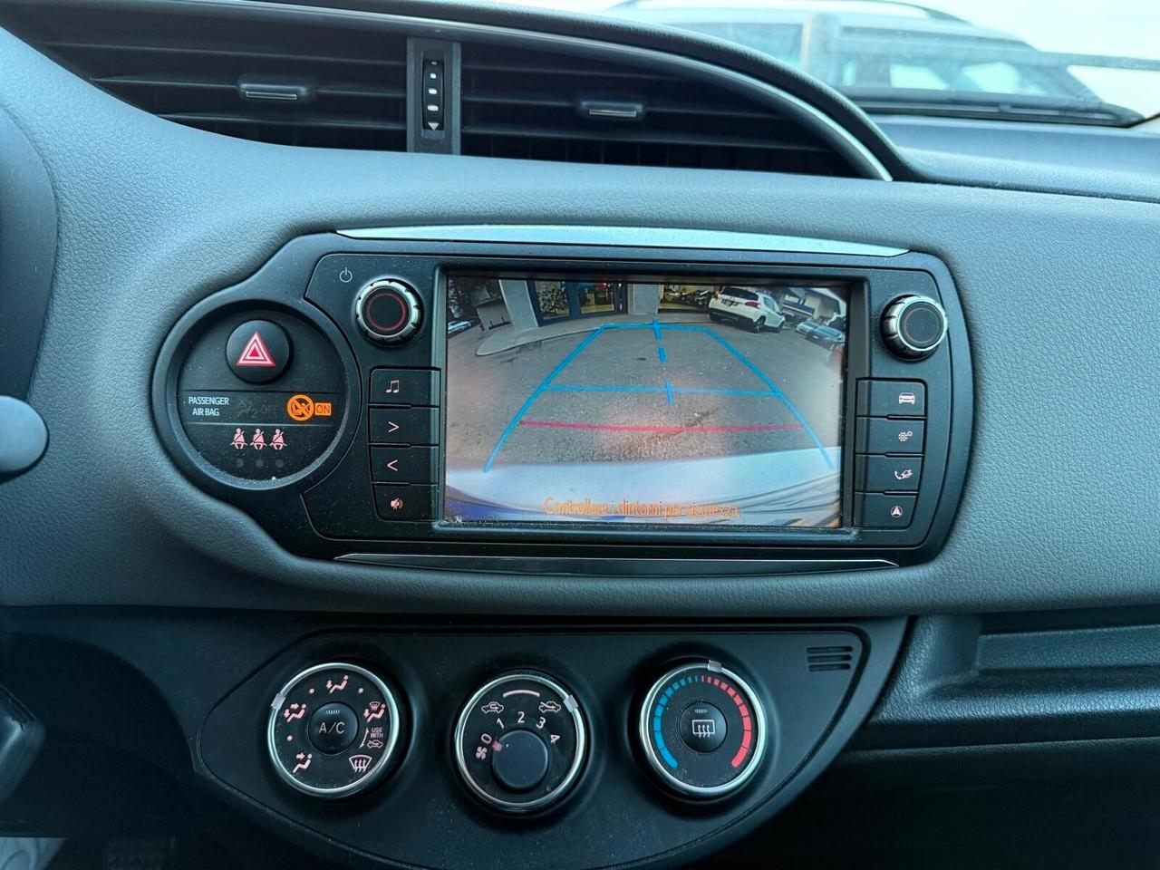 Toyota Yaris 1.0 benzina Neopatentati