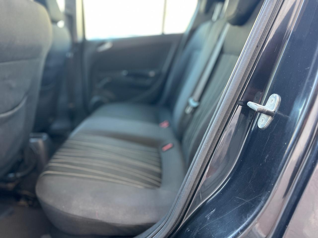Opel corsa 1.3 Diesel 2011