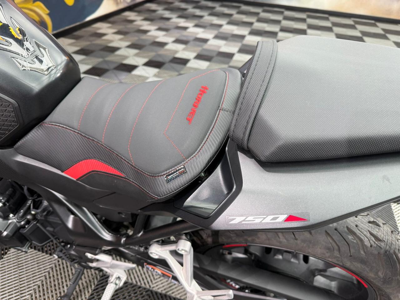 Honda Hornet 750 (44701)