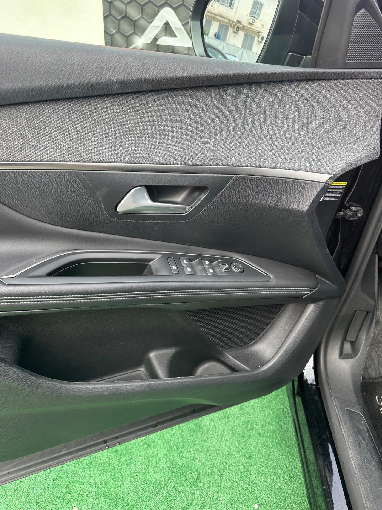 Peugeot 3008 BlueHDi 130 S&S EAT8 Allure