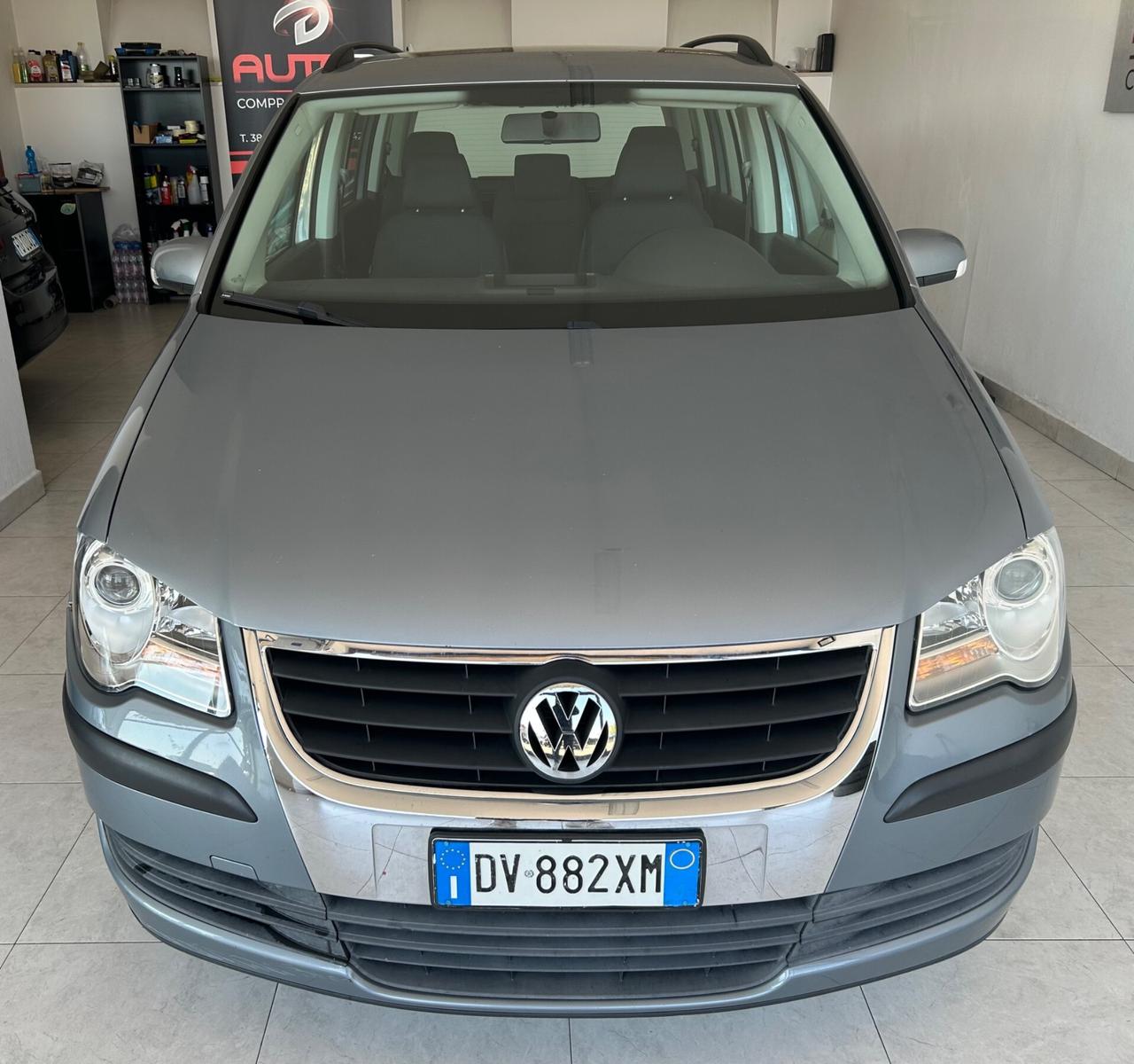 Volkswagen Touran 1.6 GPL 75 kw con gancio traino