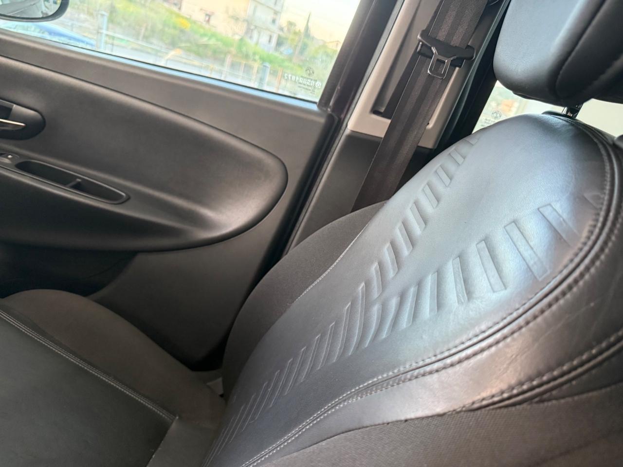 Lancia Ypsilon 1.3MJT95cv Platinum+TETTO APRIBILE2014