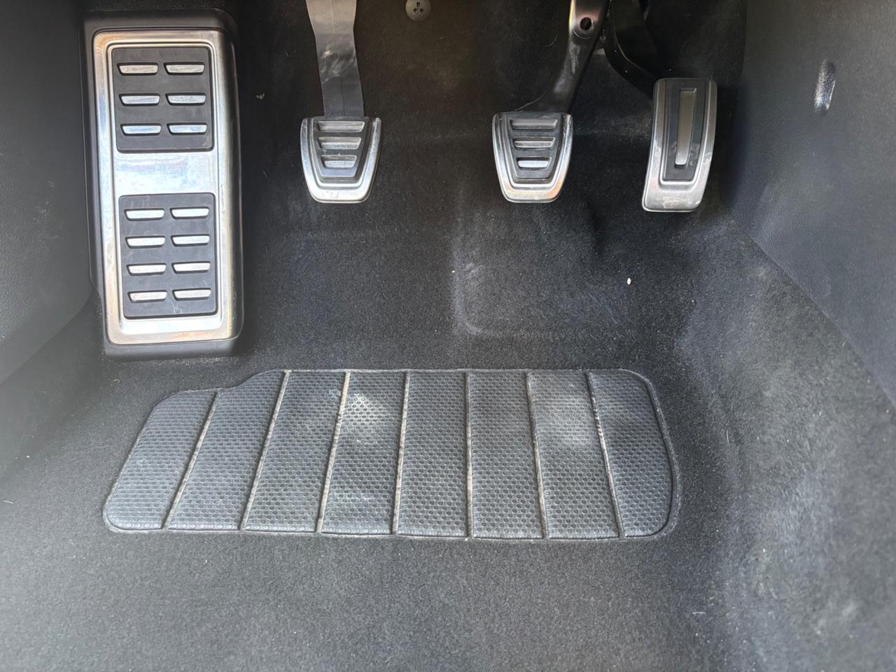 Volkswagen Golf 1.6 TDI 110 CV 5p. R-LINE